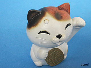 横から見たところ(右手に金小判)